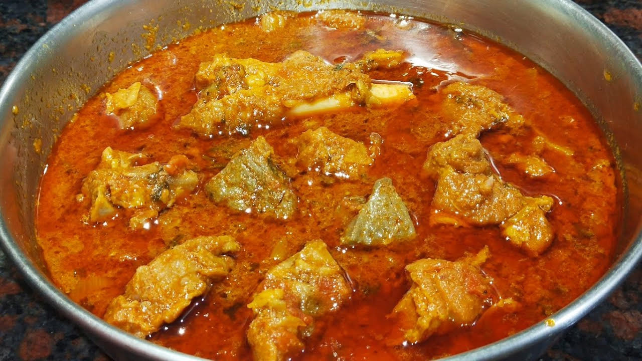 కట్టెలు కాలుతున్నప్పుడు, వాటి నుంచి వెలువడే పొగలో రకరకాల కర్బన సమ్మేళనాలు ఉంటాయంట. ముఖ్యంగా కట్టెల్లో లిగ్నిన్ అనే పదార్థం ఉంటుంది. ఇది కాలిన సమయంలో ఒక రకమైన తియ్యటి ఘాటనై వాసన వస్తుంది. అయితే కట్టెల పొయ్యి మంటతో పాటు, ఘాటైన వాసన వంటకానికి ప్రత్యేకమైన రుచిని ఇస్తుందంట. అందుకే గ్యాస్ పై కంటే కట్టెల పొయ్యి మీద వండిన వంటకాలే చాలా టేస్టీగా ఉంటాయి. కానీ వండుతున్నంత సేపు పొగ రాకుండా, మండుతూ ఉన్నప్పుడే అద్భుతమైన రుచి వస్తుందంట.