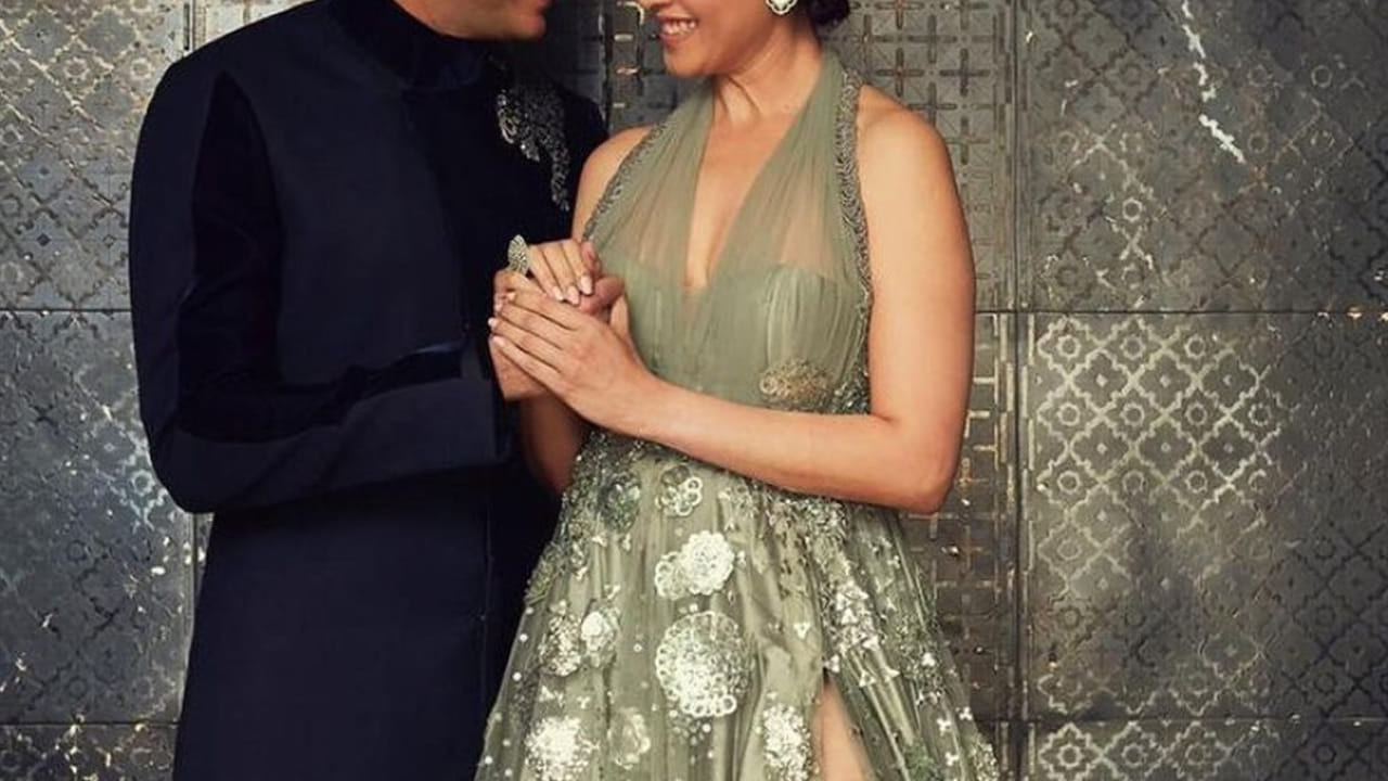 ప్రస్తుతం సౌత్ ఇండస్ట్రీలో మోస్ట్ లవబుల్ కపుల్ అంటే గుర్తొచ్చే జంటలు చాలా ఉన్నాయి. అందులో మనం మాట్లాడుకుంటున్న జంట ఒకటి. 15 ఏళ్ల వయసులోనే కథానాయికగా తెరంగేట్రం చేసిన హీరోయిన్. మొదటి సినిమాలోని హీరోతో ఏర్పడిన పరిచయం ఆ తర్వాత వెంటనే ప్రేమగా మారింది. 