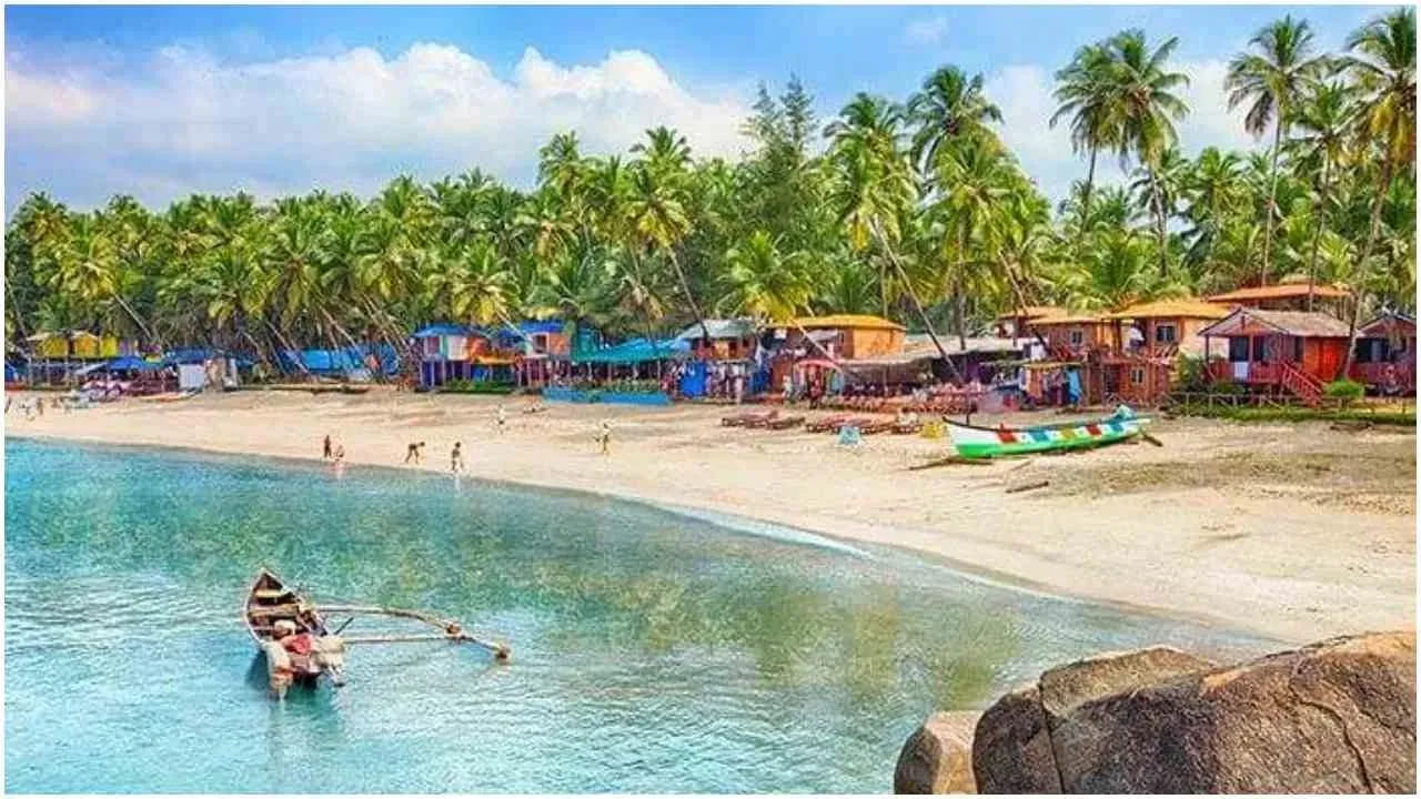 
తక్కువ ఖర్చులో గోవా మొత్తం అనుభవించాలనుకుంటే, వేసవి ఎప్పుడూ అత్యుత్తమ సమయం. రద్దీ తక్కువ, ధరలు సౌకర్యవంతమైన ఈ కాలంలో మీరు గోవా నిజమైన అందాన్ని ఆస్వాదించవచ్చు.