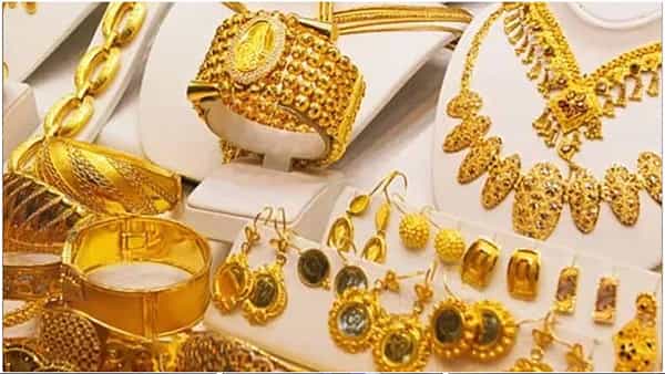 తక్కువ రేటుకు బంగారం వస్తుందంటే పరిగెత్తుకుంటూ వచ్చాడు.. తీరా చూస్తే షాక్..!