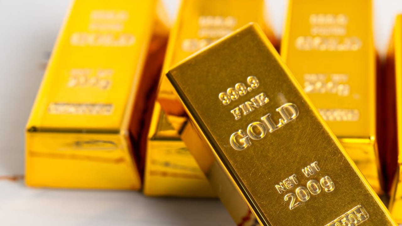 మార్చి 13న గోల్డ్ రేటు రూ.1,58,399 వద్ద ఉండగా.. మార్చి 16 నాటికి రూ.1,55,714కి తగ్గింది. మార్చి 17న రూ.1,55,668కి పడిపోగా.. మార్చి 18న రూ.1,54,879కి డౌన్ అయింది. మార్చి 19న రూ.1,47,889 వద్ద ట్రేడ్ అవ్వగా.. మార్చి 20 నాటికి రూ.1,47,218 వద్ద ముగిసింది. 
