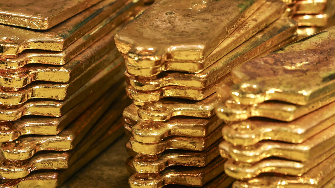 హైదరాబాద్‌లో కేజీ సిల్వర్ ధర ప్రస్తుతం రూ.2,94,900 వద్ద కొనసాగుతోంది. నిన్న ఈ ధర రూ.2,95,000గా స్థిరపడింది. ఇక ఢిల్లీలో కేజీ వెండి ధర రూ.2.85 లక్షల వద్ద కొనసాగుతోండగా.. బెంగళూరులో కూడా ఇవే ధరలు ప్రస్తుతం ఉన్నాయి.