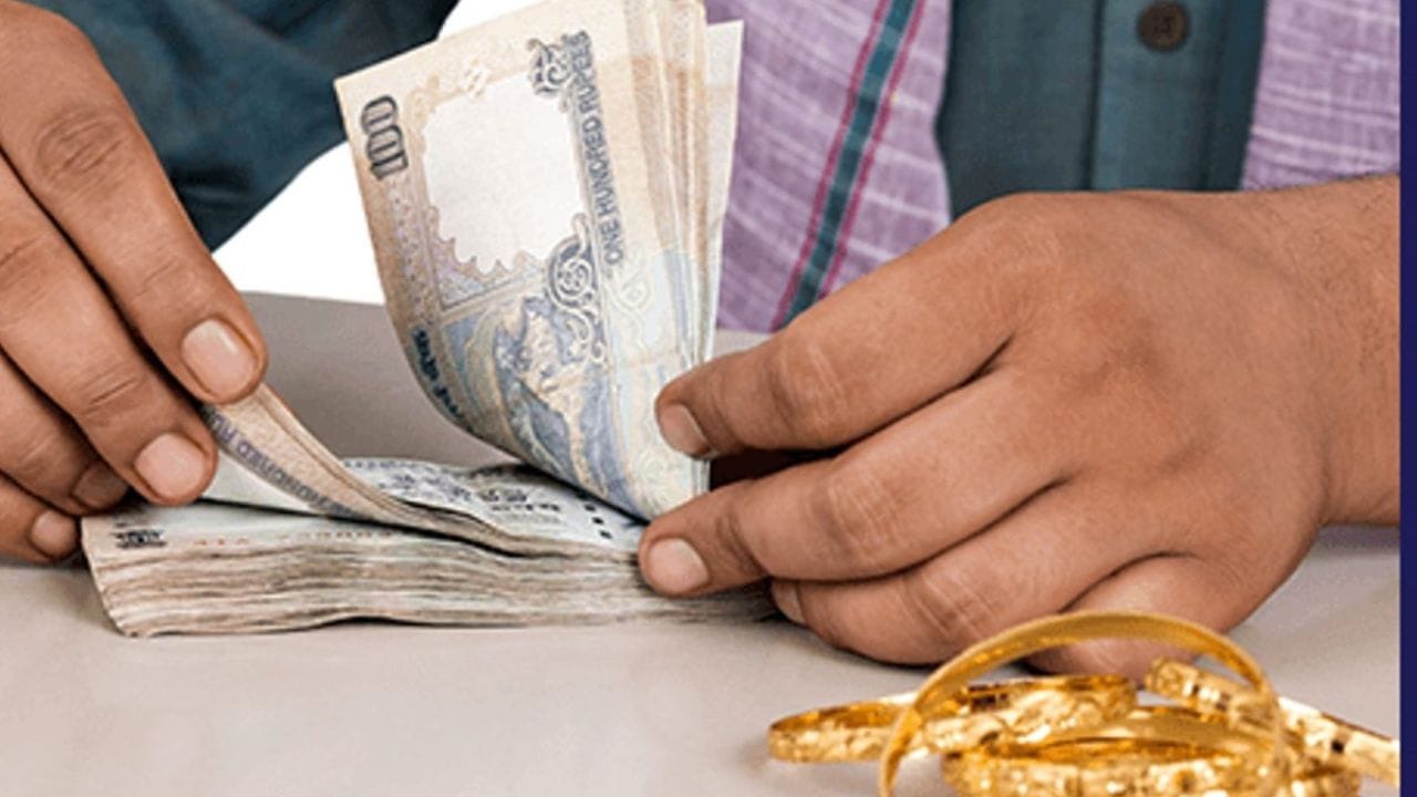 సులభమైన నిబంధనలు: పర్సనల్ లోన్ లేదా ప్రాపర్టీ లోన్తో పోలిస్తే బంగారు రుణ నిబంధనలు చాలా సులభం. ఎందుకంటే ఇక్కడ మీ బంగారం హామీగా ఉంటుంది. దీనివల్ల బ్యాంకులు ఎటువంటి రిస్క్ లేకుండా త్వరగా రుణాన్ని మంజూరు చేస్తాయి.