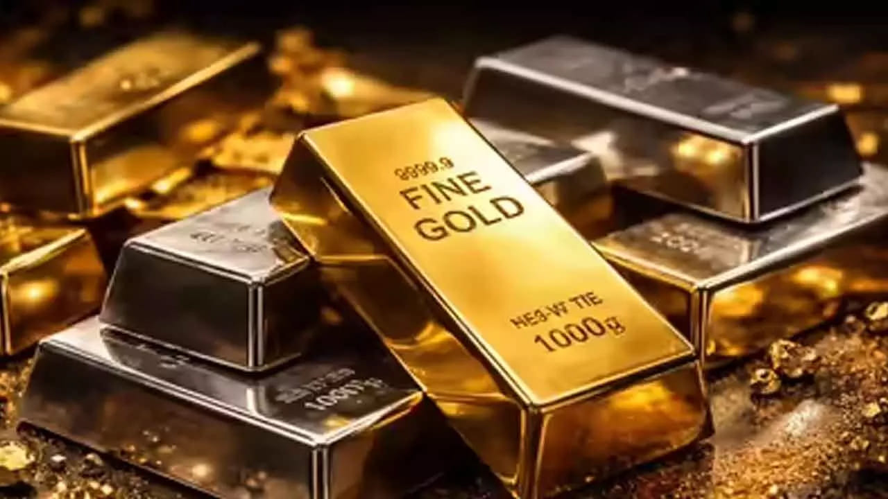 Gold Prices: కుప్పకూలిన బంగారం ధరలు.. ఉన్నట్లుండి ఒక్కసారిగా పతనం.. ఇవాల్టీ రేట్లు ఇవే.. Gold Prices: కుప్పకూలిన బంగారం ధరలు.. ఉన్నట్లుండి ఒక్కసారిగా పతనం.. ఇవాల్టీ రేట్లు ఇవే..