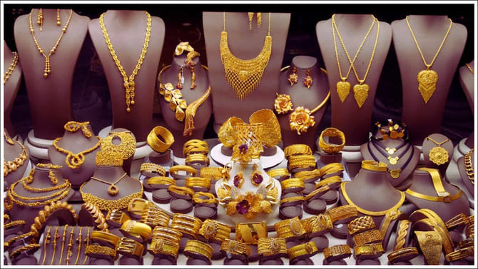 గత 15 ఏళ్లలో ఇదే భారీ తగ్గింపు.. రికార్డ్‌ స్థాయిలో తగ్గనున్నాయ్