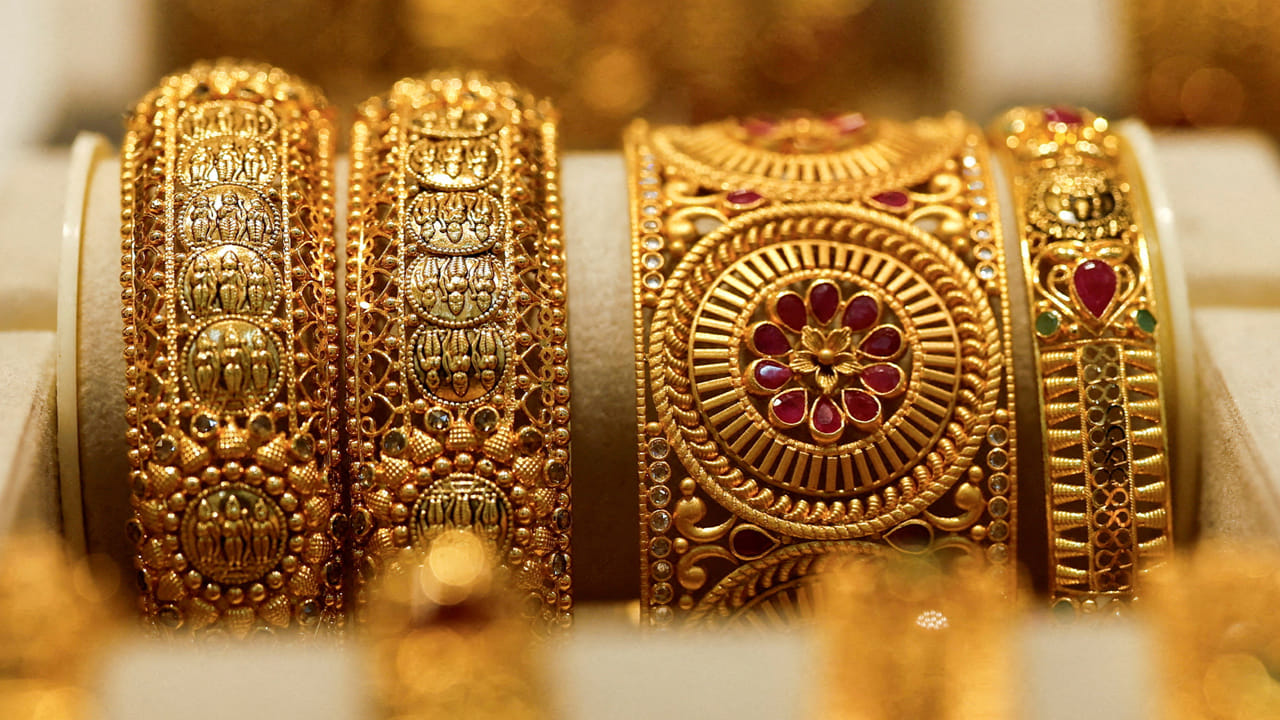 Gold: మీరు కొంటున్న బంగారం స్వచ్ఛమైనదా.? నకిలీదా.? ఇంట్లోనే ఇలా ఈజీగా తెలుసుకోండి