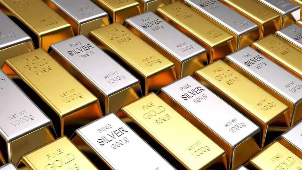 ఇక ఆంధ్రప్రదేశ్‌లోని విజయవాడ, విశాఖపట్నంలోనూ హైదరాబాద్‌ తరహా రేట్లు కొనసాగుతున్నాయి. అలాగే దేశ ఆర్థిక రాజధాని ముంబై, బెంగళూరు, కేరళ, పూణెలోనూ 24 క్యారెట్ల బంగారం పది గ్రాముల ధర రూ.1,45,970గా ఉండగా 22 క్యారెట్ల ధర రూ.1,33,800 వద్ద కొనసాగుతుంది.