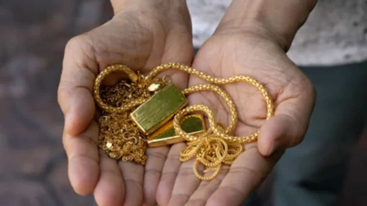అందువల్ల రోడ్డుపై దొరికిన బంగారాన్ని స్వంతం చేసుకోవడం కంటే దాన్ని దానం చేయడం ఉత్తమమని సూచిస్తారు. ముఖ్యంగా గురువారం రోజున బ్రాహ్మణులకు లేదా అవసరమైన వారికి దానం చేస్తే ప్రతికూల ప్రభావాలు తగ్గుతాయని నమ్మకం ఉంది. దీనివల్ల మనసుకు శాంతి, జీవనంలో సమతుల్యత లభిస్తాయని భావిస్తారు.