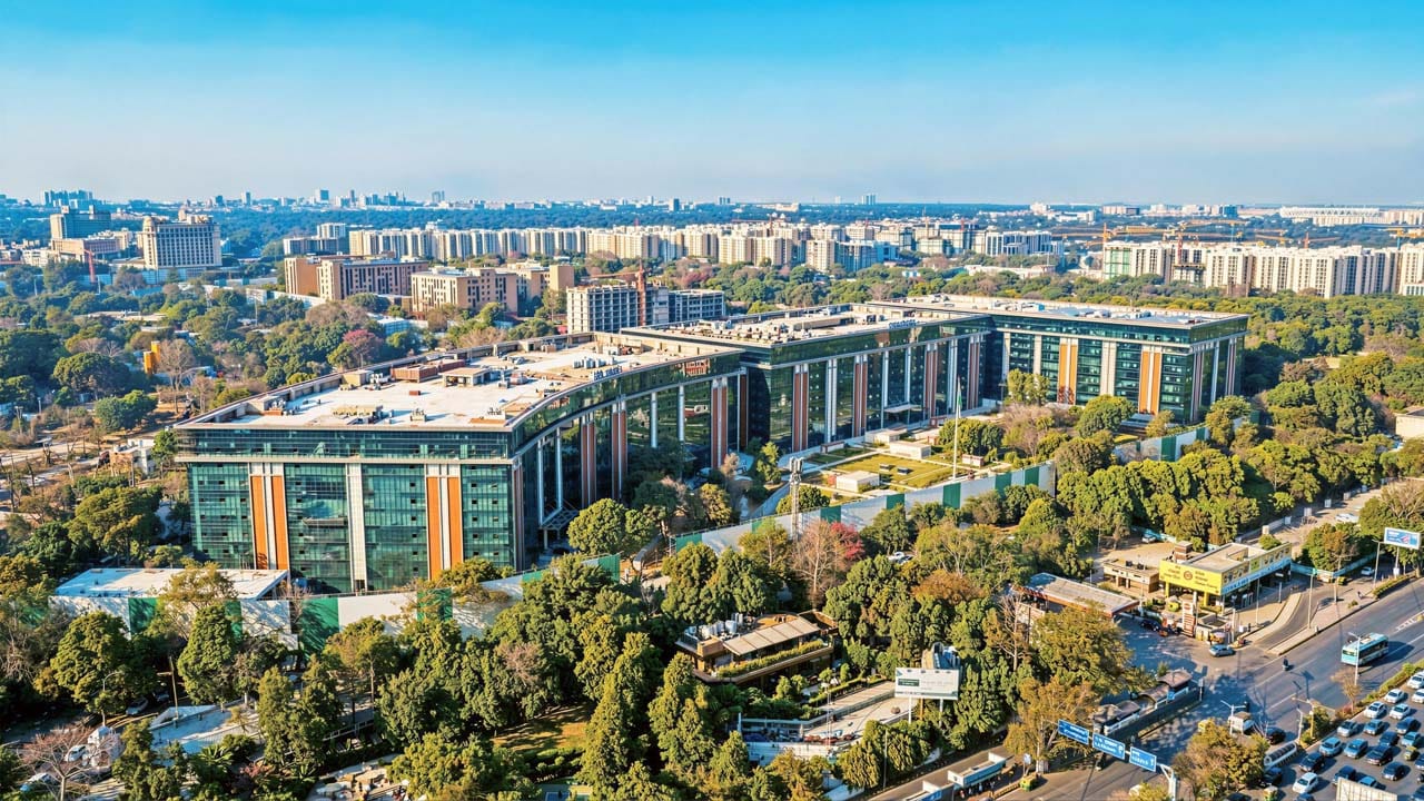  ఈ సమస్యలను దృష్టిలో ఉంచుకుని ప్రభుత్వం ఈ కాలనీలను పూర్తిగా పునర్నిర్మించాలని నిర్ణయించింది. పాత తక్కువ అంతస్తుల భవనాలను తొలగించి, ఆధునిక హై-రైజ్ రెసిడెన్షియల్ అపార్ట్‌మెంట్లు నిర్మిస్తున్నారు. ఈ ప్రాజెక్టు ద్వారా 21,000కు పైగా కొత్త ఫ్లాట్లు నిర్మిస్తారు. అదనంగా మెరుగైన రోడ్లు, పార్కులు, కమ్యూనిటీ సదుపాయాలు వంటి మౌలిక వసతులు కూడా అందుబాటులోకి వస్తాయి.