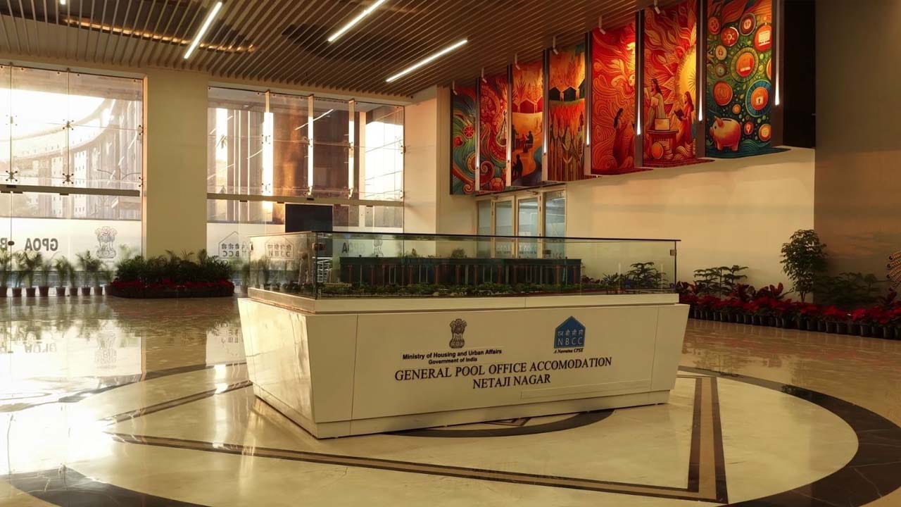  ఈ ప్రాజెక్టును ప్రత్యేకంగా నిలిపేది దాని స్వయం ఆర్థిక విధానం. సాధారణంగా ఇలాంటి భారీ ప్రాజెక్టులకు ప్రభుత్వ ఖజానా నుంచి భారీగా నిధులు ఖర్చు అవుతాయి. కానీ ఈ ప్రాజెక్టులో అలా కాదు. మొత్తం ప్రాజెక్టు విస్తీర్ణంలో కేవలం 69.41 ఎకరాలు. అంటే మొత్తం ప్రాంతంలో 12.9 శాతం మాత్రమే. వాణిజ్య, నివాస అవసరాల కోసం అభివృద్ధి చేసి విక్రయించనున్నారు. ఈ భూమి ద్వారా వచ్చే ఆదాయంతోనే ప్రాజెక్టు ఖర్చును భరిస్తారు. ఈ పరిమిత భూమి వినియోగం ద్వారా ప్రభుత్వం సుమారు రూ.35,100 కోట్ల ఆదాయం వచ్చే అవకాశం ఉందని అంచనా వేస్తోంది. మరోవైపు మొత్తం పునర్వికాస ఖర్చు సుమారు రూ.32,800 కోట్లు అవుతుంది.