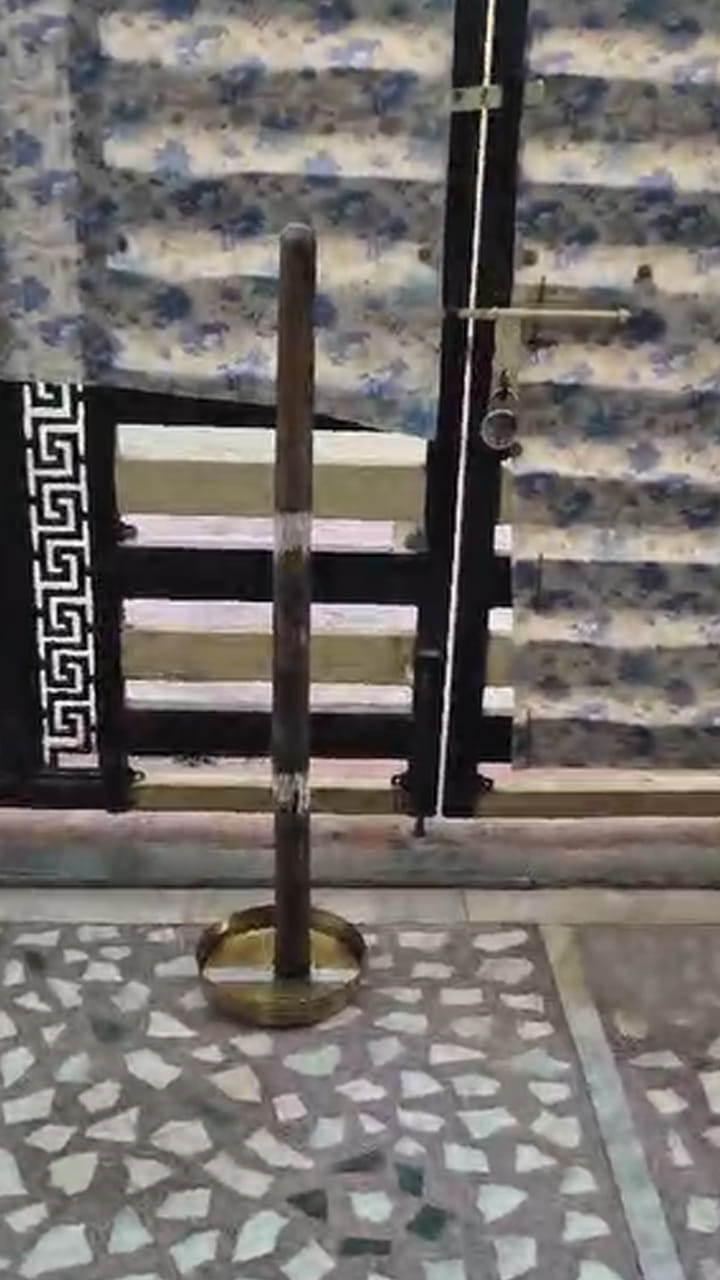 గ్రహణం ఎఫెక్ట్.. రోకలి బండ ఎలా నిలబడిందో చూశారా..?