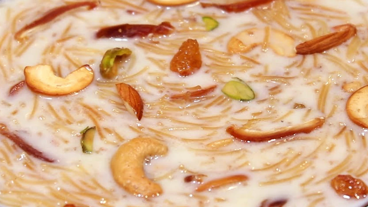 దీనిని మాత్రం అస్సలు మర్చిపోకండి. జామకాయ పాయసం చేసేటప్పుడు పాలు మంచివి అయ్యి ఉండాలి. అవి విరగకుండా ఉండేందుకు జామకాయ పేస్ట్ ను బాగా ఉడికించిన తర్వాత బెల్లం లేక పంచదారను వేస్తే టేస్టీగా ఉంటుంది. 
