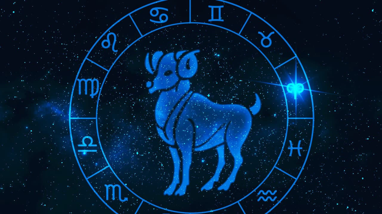 మేష రాశి : మేష రాశి వారికి సమాజంలో మంచి పేరు ప్రఖ్యాతలు వస్తాయి. వీరు గతంలో చేసిన పనికి ఇప్పుడు గౌరవం లభిస్తుంది. నిరుద్యోగులకు ఉద్యోగం దొరుకుతుంది. చాలా రోజుల నుంచి స్థిరాస్తి కొనుగోలు చేయాలి అనుకునే వారి కోరిక నెరవేరనుంది. అంతే కాకుండా గురు బలంతో ఈ రాశి వారికి అద్భుతమైన ప్రయోజనాలు చేకూరుతాయి. విద్యార్థులు మంచి కాలేజీలో సీటు సంపాదించుకుంటారు.