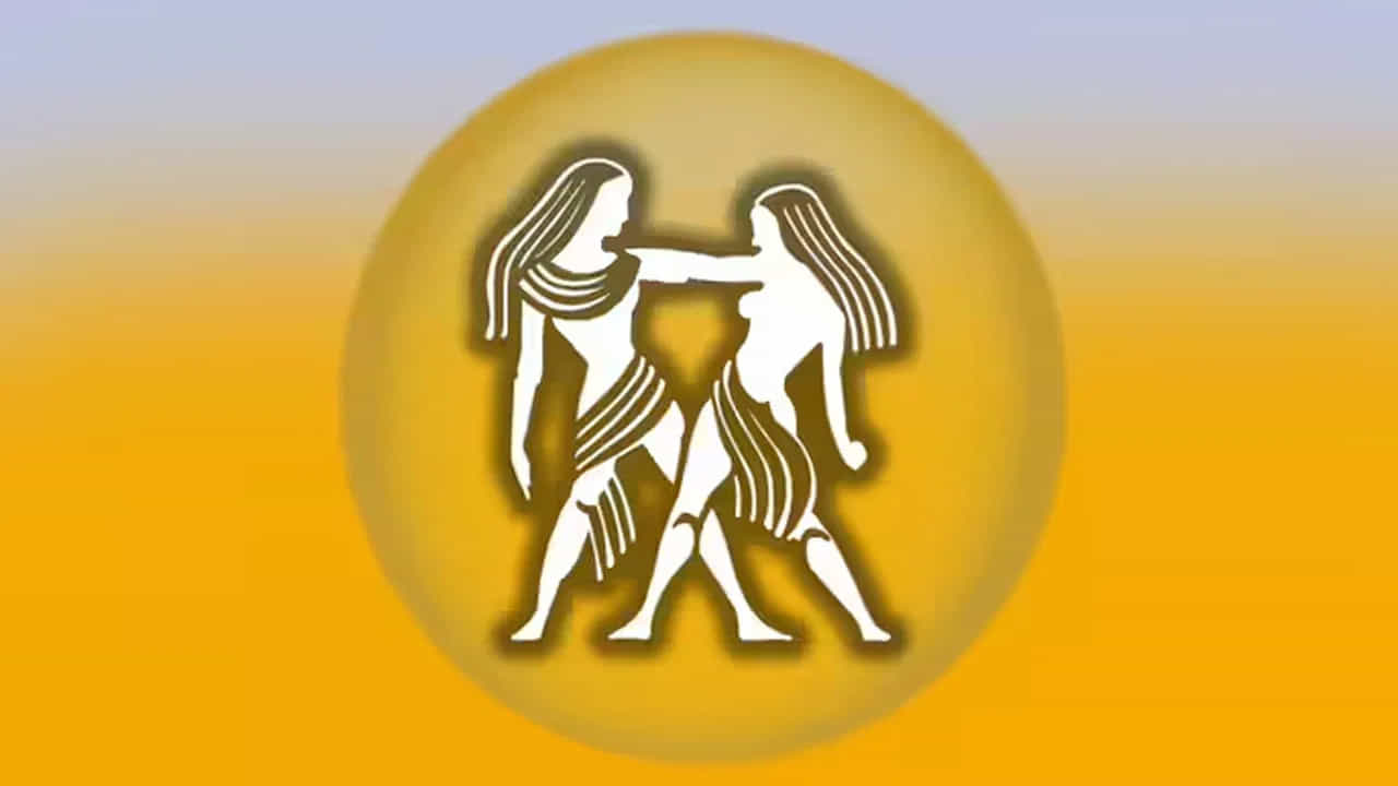 మిథున రాశి : మిథున రాశి వారికి అదృష్టం కలిసి వచ్చిందనే చెప్పాలి. వీరికి గురు గ్రహం ప్రభావంతో అద్భుతంగా ఉండనుంది. ఉద్యోగంలో పని చేసేవారికి ప్రమోషన్స్ లేదా కోరుకున్న చోటుకు బదిలీ అయ్యే అవకాశం ఉంది. చాలా రోజుల నుంచి ఎవరు అయితే జీతం పెరగాలి అని కోరుకుంటున్నారో, వారికి జీతం పెరుగుతుంది. అనుకున్నదాని కంటే ఎక్కువ ఇంక్రీమెట్ రావడంతో చాలా ఆనందంగా గడుపుతారు. ఇంటా బయట సంతోషకర వాతావరణం నెలకుంటుంది. 