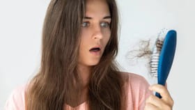 జుట్టు రాలుతుందా..? ఆ వ్యాధులకు సంకేతం కావొచ్చు..