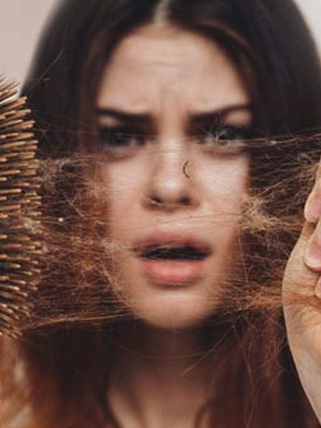 జుట్టు ఊడిపోతోందా..  ఈ సీక్రెట్ టిప్స్‌తో ఒత్తుగా పెరగడం పక్కా