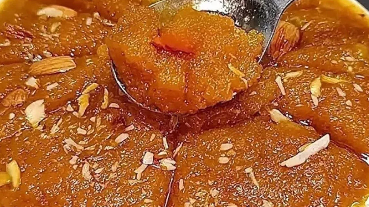 కావాల్సిన పదార్ధాలు: పచ్చి కూరగాయలు బీట్రూట్, బొప్పాయి, క్యారెట్, సొరకాయ, ఇలా ఆరోగ్యానికి మేలు చేసేవి నాలుగు రకాలు తీసుకోండి. పాలు, పంచదార, యాలకుల పొడి, జీడిపప్పు, బాదం, కిస్ మిస్ లు తీసుకోవాలి. అయితే హల్వాను తక్కువ నెయ్యితో తయారు చేసుకుంటే మంచిది.