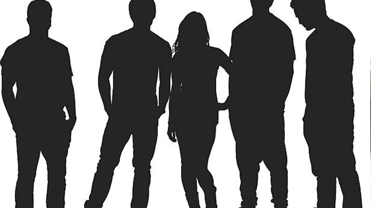 కొన్నిసార్లు కొంత మంది తమను తాము కాపాడుకునే ప్రయత్నంలో కూడా చేతులను ప్యాంట్ జేబులో పెట్టుకుంటారు. అంతే కాకుండా అనుకూలంగా లేని సమయంలో తమలోని వ్యతిరేకత తన శరీరం చేసే పనుల ద్వారా బయటపడుతుందంట. ఇక ఇలాంటి వారు చాలా సున్నితమైన మనస్తత్వం కలవారు.