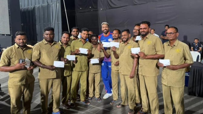 వాంఖడే గ్రౌండ్ స్టాఫ్‌కు హార్దిక్ పాండ్యా రూ.10 లక్షలు ఇచ్చాడా?