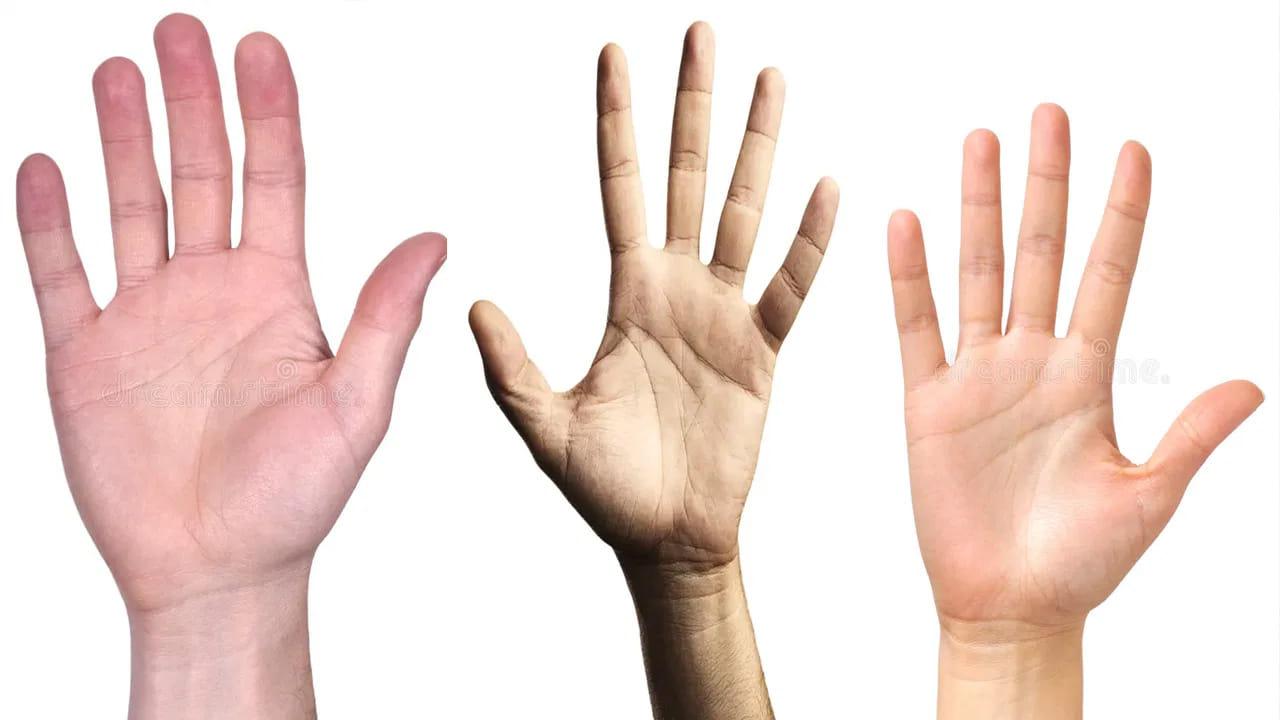 వివాహం తర్వాత భార్యాభర్తల జీవితాలు ఒకదానితో ఒకటి ముడిపడి ఉంటాయని శాస్త్రాలు పేర్కొంటాయి. అందుకే జాతకాలు చూసే సమయంలో మాత్రమే కాకుండా, చేతులపై ఉన్న గీతలు, చిహ్నాలు కూడా ఎంతో ప్రాముఖ్యత కలిగినవిగా భావిస్తారు.
