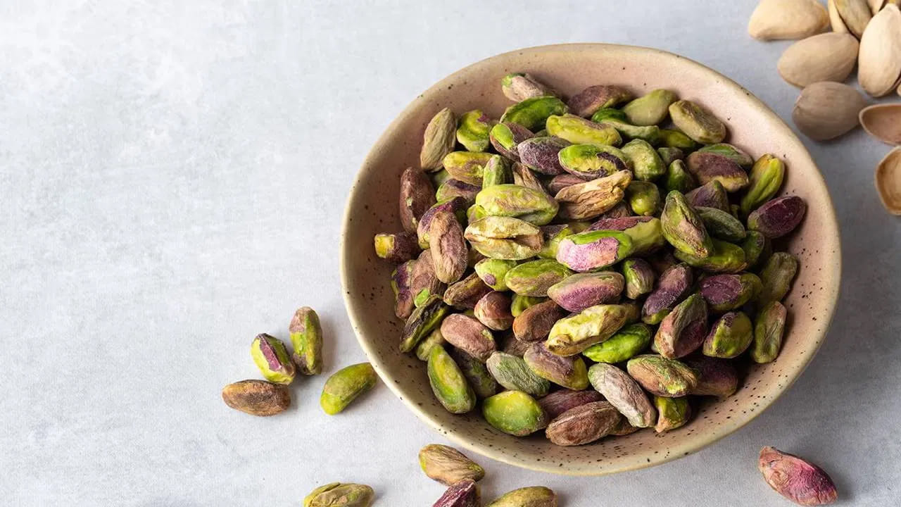 రాత్రి పడుకునే ముందు పిస్తాపప్పు తింటే ఏమవుతుంది..? అసలు విషయం తెలిస్తే అవాక్కే..