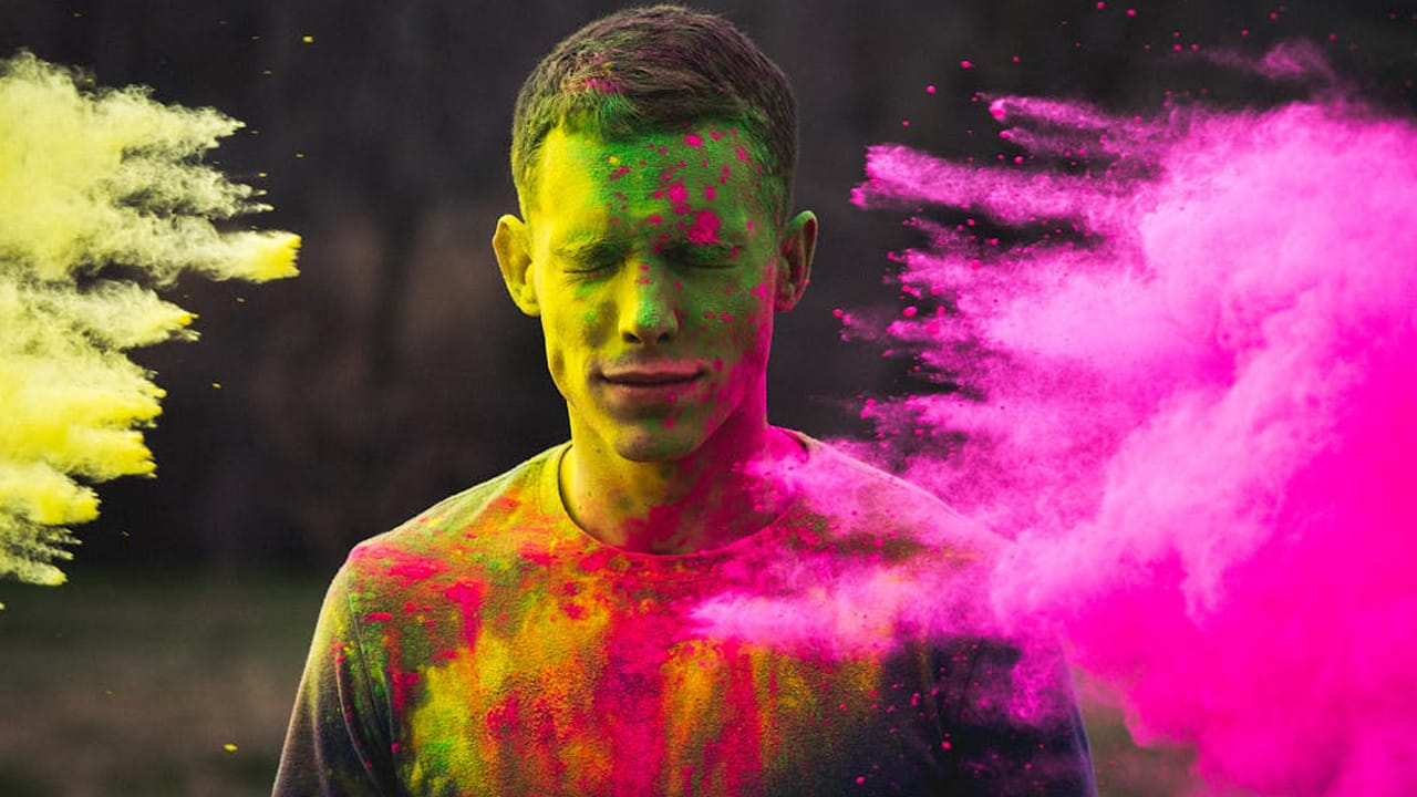 
సింహ రాశి: బుధాదిత్య రాజయోగం వలన మిథున సింహ రాశి వారు ఆర్థికంగా లాభ పడనున్నారు. అలాగే, అనుకోని విధంగా లాభాలు వస్తాయి. సమాజంలో గౌరవం పెరుగుతుంది. సొంతగా తీసుకునే నిర్ణయాలలో మీరు విజయం సాధిస్తారు. మీ కుటుంబ సభ్యుల నుంచి సపోర్ట్ కూడా దొరుకుతుంది. 