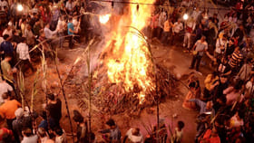 కామ దహనం తర్వాత బూడిద ఇంటికి తెచ్చుకోవడం శుభమా..? అశుభమా..?