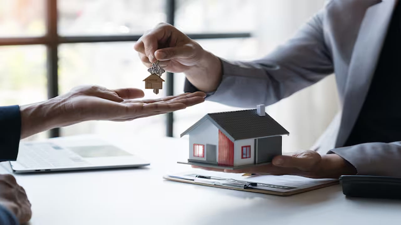 House Buy: కోటిన్నర ఇంటిని ఇలా ప్లాన్ చేస్తే ఈజీగా కొనేయొచ్చు.. ఒక్క EMI కూడా కట్టాల్సిన పనిలేదు