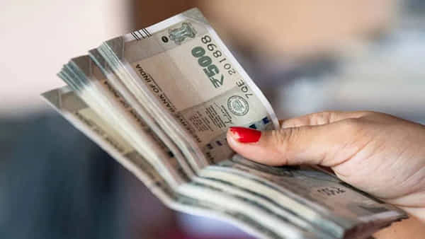 Personal Loan: జీతం తక్కువున్నా లోన్ పక్కా.. ఈ రూల్స్ పాటిస్తే చాలు.. నిమిషాల్లోనే అకౌంట్లో డబ్బులు..