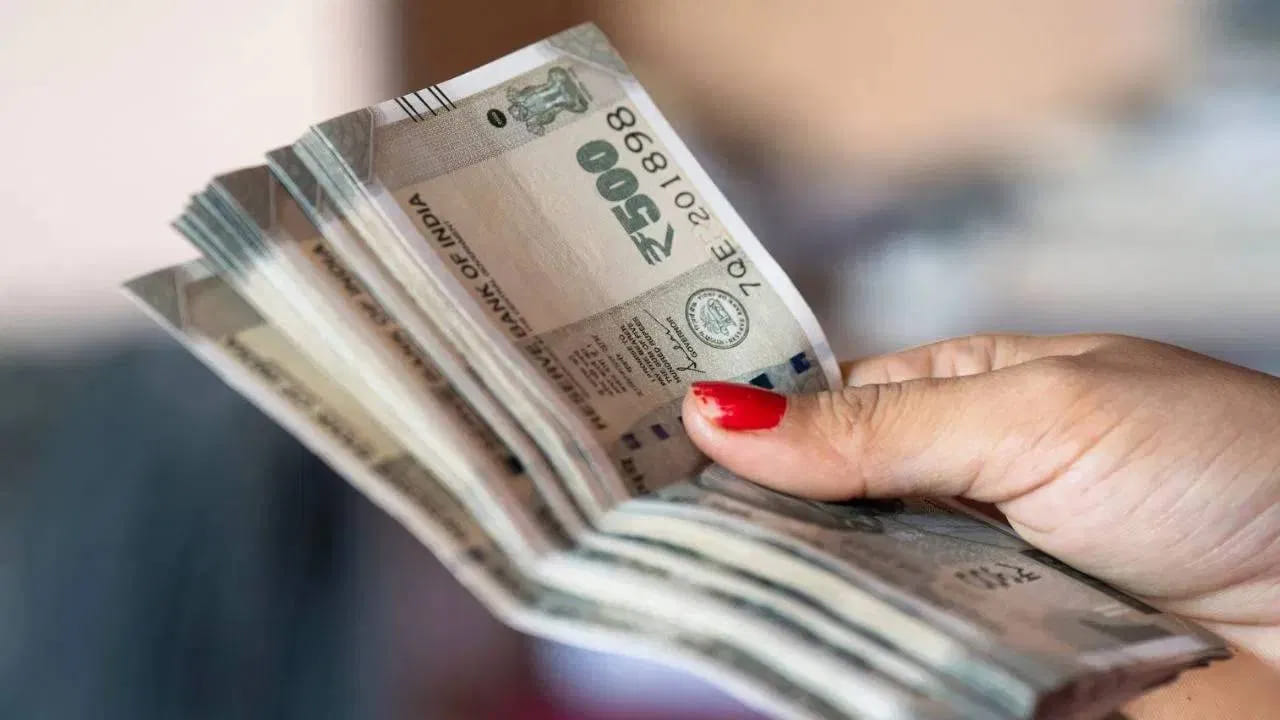 Personal Loan: జీతం తక్కువున్నా లోన్ పక్కా.. ఈ రూల్స్ పాటిస్తే చాలు.. నిమిషాల్లోనే అకౌంట్లో డబ్బులు..