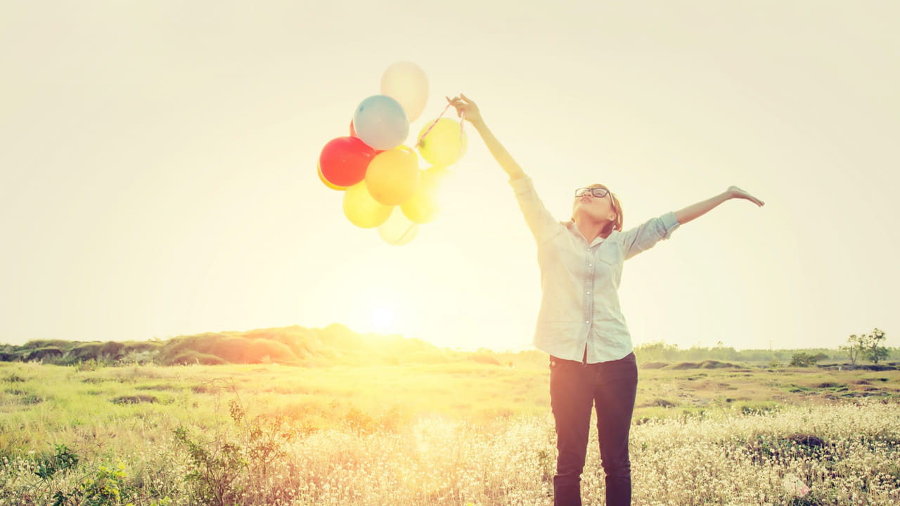 నిండు నూరేళ్లూ మన చేతుల్లోనే: పెద్దల దీవెనలు నిజం కావాలంటే, కేవలం ఆశీర్వాదం ఉంటే సరిపోదు.. ఆచరణ కూడా ఉండాలి. రుషులు అందించిన ఈ విజ్ఞానాన్ని పిల్లలకు చిన్నప్పటి నుంచే అలవాటు చేస్తే వారు కేవలం వంద ఏళ్లు మాత్రమే కాదు. అంతకంటే ఎక్కువ కాలం సంపూర్ణ ఆరోగ్యంతో జీవించగలరు. మన కణాల రూపకల్పనే 150 ఏళ్ల కోసం జరిగినప్పుడు, అకాల మరణం పాలవ్వడం మన జీవనశైలి వైఫల్యమే తప్ప శరీరానిది కాదు.
