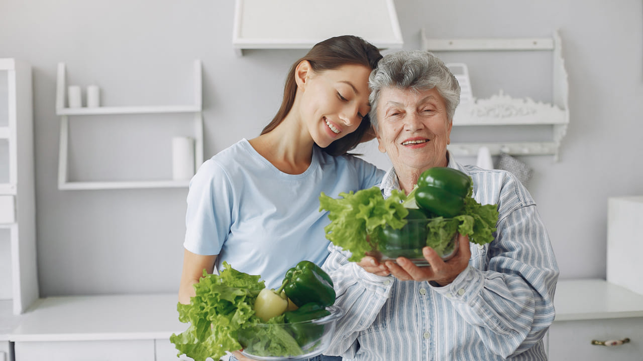 ఆహార నియమం: రుషులు ప్రకృతి సిద్ధమైన విత్తనాలు, పండ్లు, కాయలను మాత్రమే స్వీకరించేవారు. రోజులో కేవలం 8 గంటల వ్యవధిలోనే ఆహారం తీసుకోవాలి. మిగిలిన 16 గంటలు ఉపవాసం ఉండటం వల్ల కణాలు తమను తాము శుద్ధి చేసుకుంటాయి. తీసుకునే ఆహారంలో 70శాతం జ్యూస్‌లు, సలాడ్‌లు, మొలకెత్తిన విత్తనాలు ఉండాలి. వండిన ఆహారాన్ని 30 శాతానికి పరిమితం చేయడం వల్ల టిలోమియర్ల పొడవు పెరుగుతుందని పరిశోధనలు చెబుతున్నాయి.