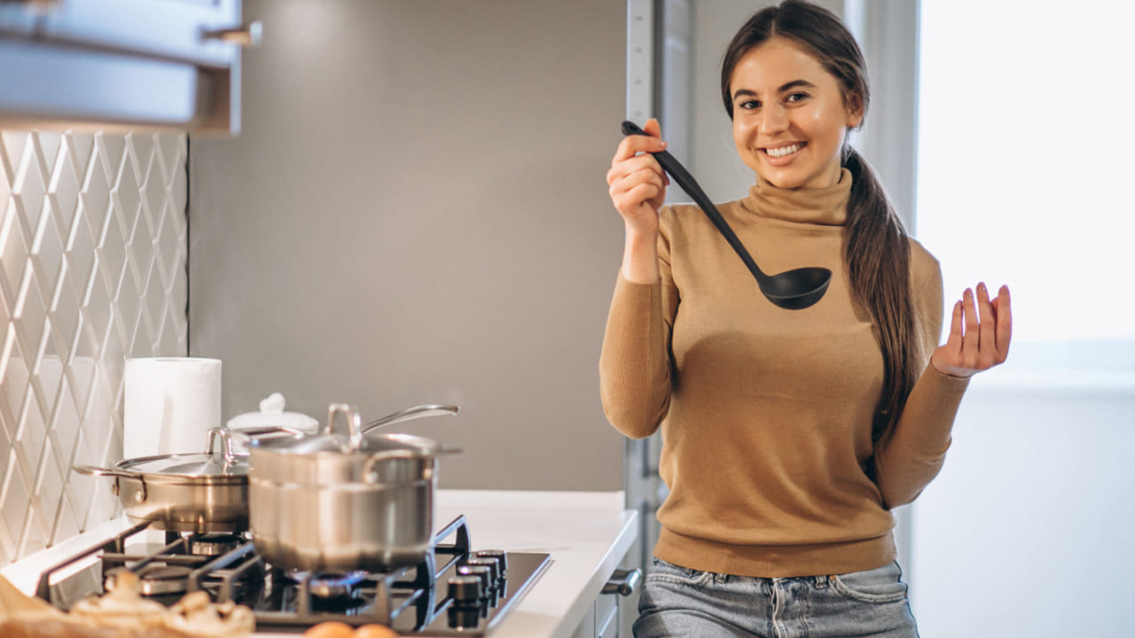 స్టవ్ వెలిగించే ముందు ఇలా చేస్తే బోలెడంతా గ్యాస్ ఆదా.. ఈ సీక్రెట్స్ తప్పక తెలుసుకోండి..