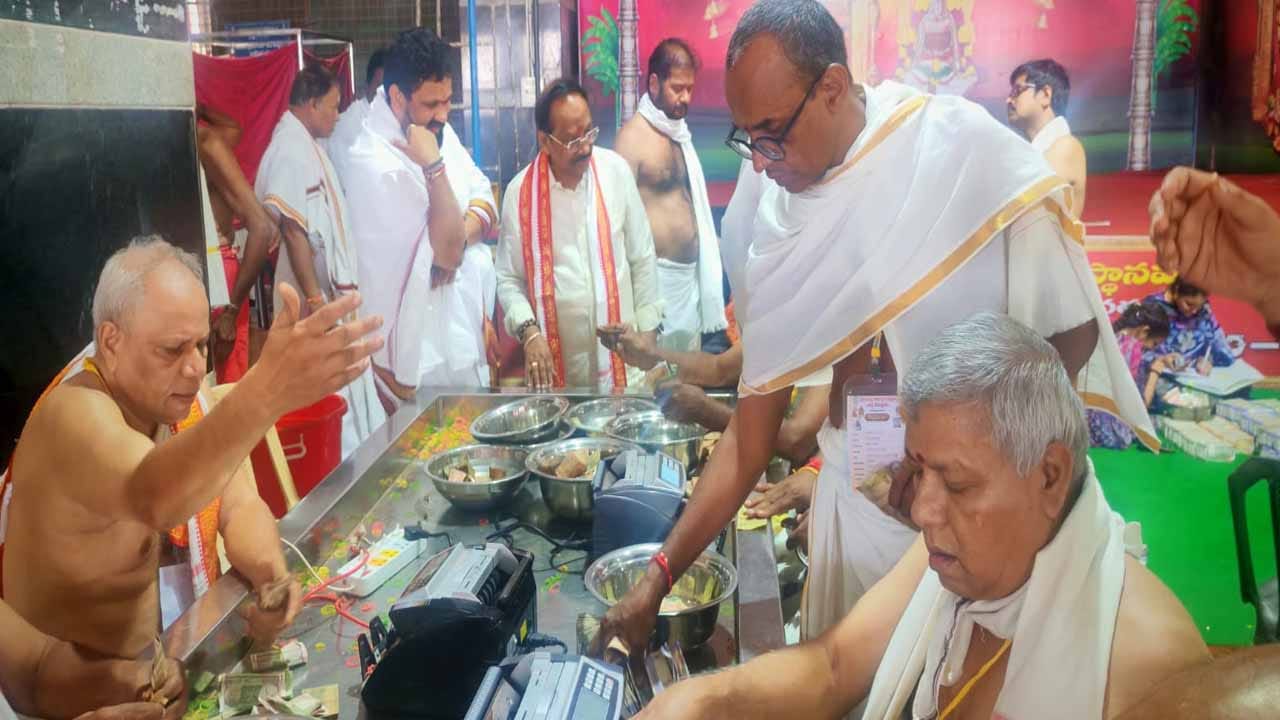 అందినకాడికి దోచుకోవాలనుకున్నారు.. దేవుడు చూస్తూ ఊరుకుంటాడా మరి..? ఎలా పట్టుబడ్డారో చూడండి!