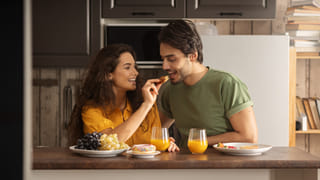 మీ ఇంట్లో ఫ్రిజ్ ఇలా ఉందా.. అయితే వెంటనే మార్చుకోండి.. లేదంటే అప్పుల పాలు కావాల్సిందే..