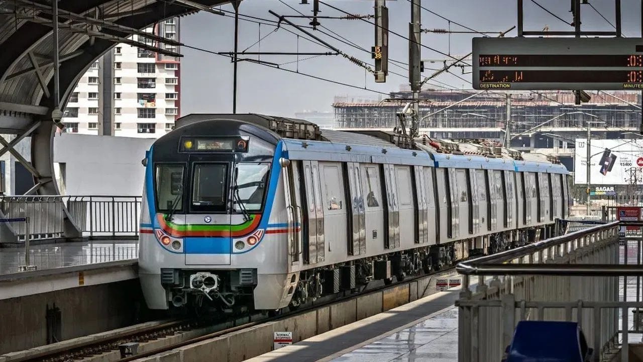 Metro: మెట్రోలో సిగరేట్ తాగితే ఎలాంటి శిక్ష ఉంటుంది..? రూల్స్ మార్చిన కేంద్రం.. కొత్త నిబంధనలు ఇలా..