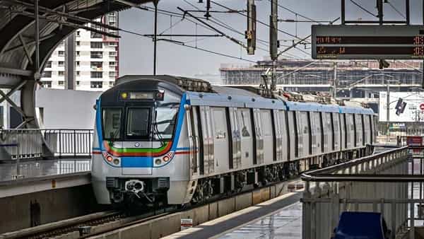 Hyderabad: మెట్రోలో సాంకేతిక సమస్య.. ఆ రూట్లో రాకపోకలకు అంతరాయం!