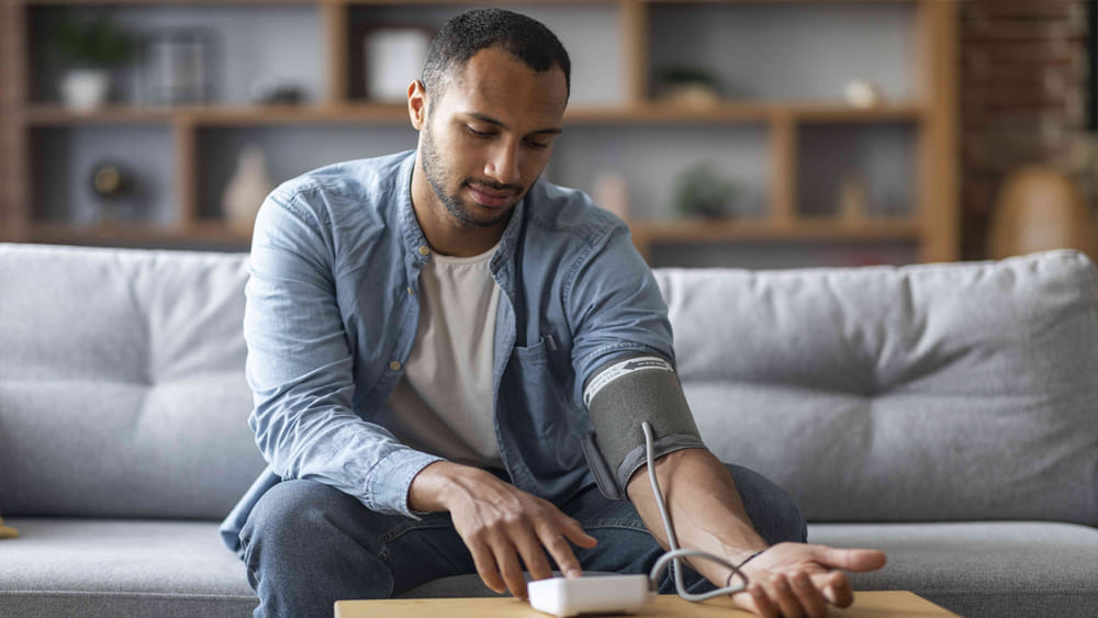 Hypertension: యువతలోనూ అధిక రక్తపోటు సమస్యలు.. ఈ లక్షణాలు కనిపిస్తే అలసత్వం వలదు!