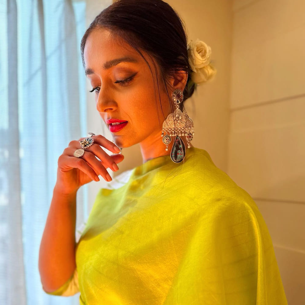 కొంతకాలం రిలేషన్ తర్వాత ఈ ఇద్దరూ విడిపోయారు. ఆ తర్వాత డిప్రషన్ లోకి వెళ్ళింది. అదే సమయంలో  ఊహించని విధంగా బరువు పెరిగింది. ఆతర్వాత  కోలుకొని తిరిగి సినిమాలు చేయాలనుకుంది. కానీ వర్కౌట్ అవ్వలేదు. ఇక ఇప్పుడు తిరిగి సన్నజాజిలా మారింది. ఫ్రెష్ గా మరోసారి ప్రేమలో పడింది. ఈసారి పెళ్లి కాకుండానే తల్లయింది. ఇటీవలే రెండో బిడ్డకు కూడా జన్మనిచ్చింది. ప్రస్తుతం సినిమాలకు దూరంగా ఫ్యామిలీతో గడిపేస్తుంది ఇలియానా.  