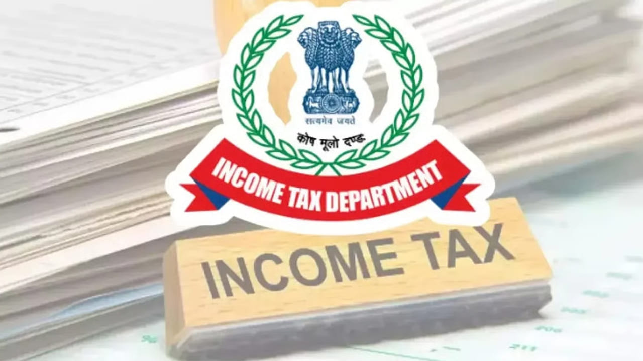 ఇక ఆదాయ ప్రకటన పథకం 2016 ప్రకారం ప్రకటించిన ఆస్తులకు ప్రత్యేక నిబంధనలు ఉంటాయి. భూమి, ఇల్లు, స్థిరాస్తి, రిజిస్టర్ దస్తావేజు ఉన్నట్లయితే.. దానిని కలిగి ఉన్న కాలాన్ని అసలు కొనుగోలు తేదీ నుంచి లెక్కిస్తారు. ఇక ఇతర ఆస్తుల విషయానికొస్తే.. కలిగి ఉన్న కాలాన్ని 2016, జూన్ 1 నుంచి లెక్కిస్తారు.
