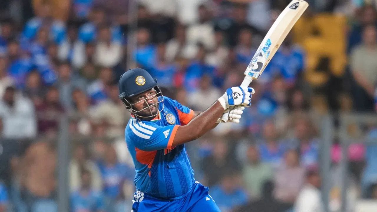 సంజు శాంసన్ ప్రస్తుతం అద్భుతమైన ఫామ్‌లో ఉన్నాడు. టీం ఇండియాకు కీలక మ్యాచ్ విన్నర్‌గా నిరూపించుకుంటున్నాడు. ఇప్పుడు అతను ఎంఎస్ ధోని లాంటి ఘనతను సాధించే అవకాశం ఉంది. అలా చేయడానికి అతనికి ఒకే ఒక పరుగు అవసరం.