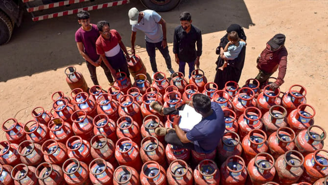 పెట్రోల్‌, డీజిల్‌, గ్యాస్‌ నిల్వలపై కేంద్రం నుంచి మరో అప్డేట్‌!