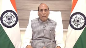 దేశ రక్షణ కోసం భుజం భుజం కలిపి నిలబడాలిః రాజ్‌నాథ్