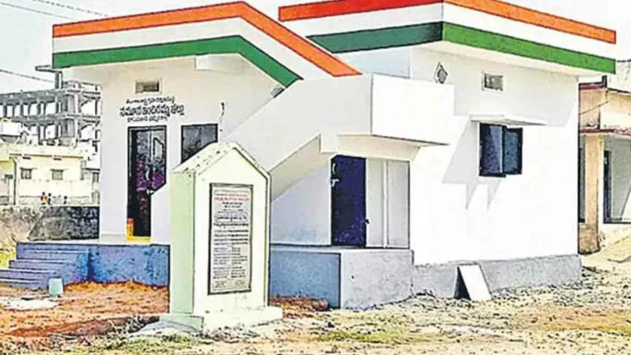 ఈ నేపథ్యంలో గ్రౌండ్ రియాలిటీని పరిగణలోకి తీసుకుని అధికారులు నివేదికలను రాష్ట్ర స్థాయికి పంపిస్తూ నిజమైన అర్హులకు న్యాయం జరిగేలా చర్యలు తీసుకుంటున్నారు.