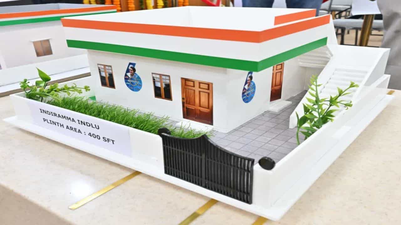 ఇందులో భాగంగానే ప్రభుత్వం తొలుత కామారెడ్డి జిల్లాలో ఏఐ స్క్రీనింగ్ నిర్వహించి తొలుత 675 మంది దరఖాస్తు దాలరులను అనర్హులుగా గుర్తించింది. వీరందిరి వివరాలు సేకరించి మరోసారి అధికారులతో పరిశీలన జరిపించింది. అయితే 675 మందితో 428 మంది అసలు అర్హులే కాదని తేలింది.