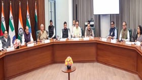 పశ్చిమ ఆసియా సంక్షోభంపై కేంద్రం అలర్ట్..!