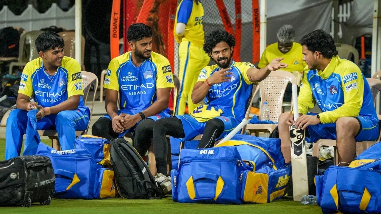 IPL 2026: చెన్నై టీంకు బిగ్ షాక్.. టోర్నమెంట్ నుంచి స్టార్ పేసర్ ఔట్.?