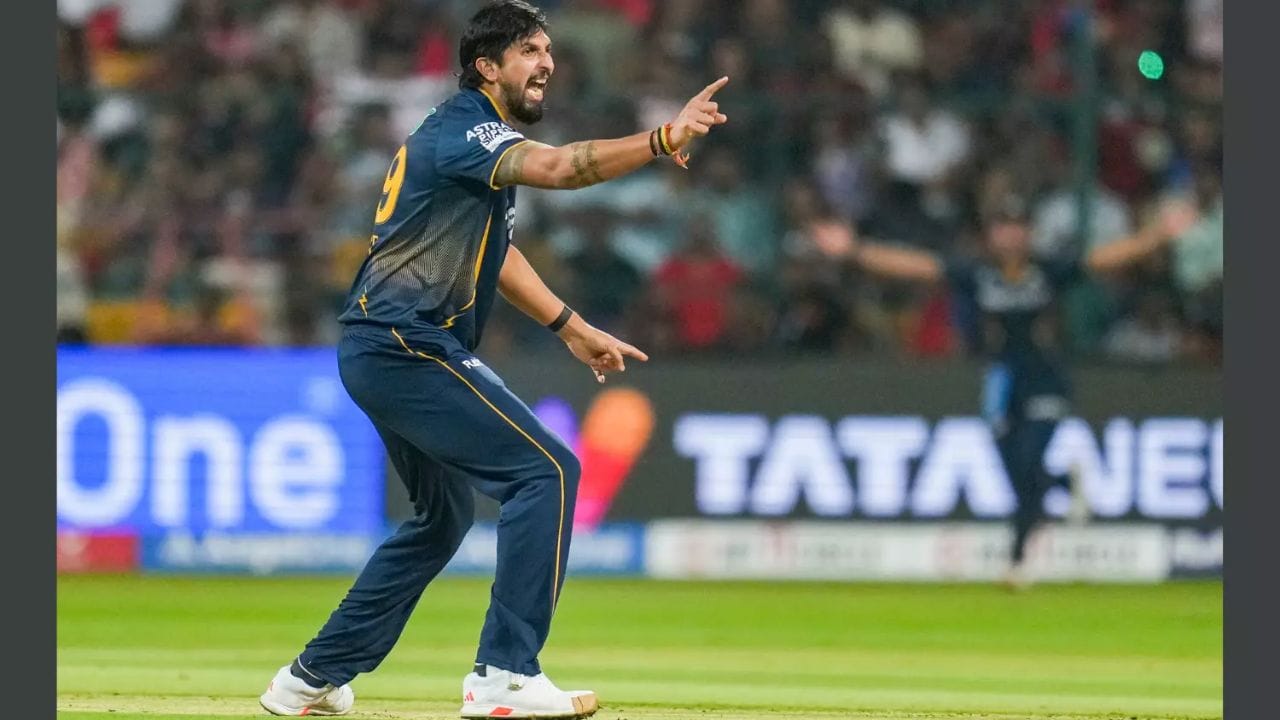 ఇషాంత్ శర్మ: తొలి సీజన్ నుంచి ఐపీఎల్ లో కొనసాగుతున్న అతికొద్ది మంది ఆటగాళ్లలో ఇషాంత్ శర్మ ఒకరు. ప్రస్తుతం 37 ఏళ్ల వయసులో ఉన్న ఇషాంత్, గత కొన్ని ఏళ్లుగా గాయాల బారిన పడుతుండటంతో వరుసగా మ్యాచ్‌లు ఆడలేకపోతున్నాడు. గుజరాత్ టైటాన్స్ తరపున ఆడుతున్న ఇషాంత్‌కు ఈ సీజన్ ఘనమైన వీడ్కోలు పలికే వేదిక కానుంది.