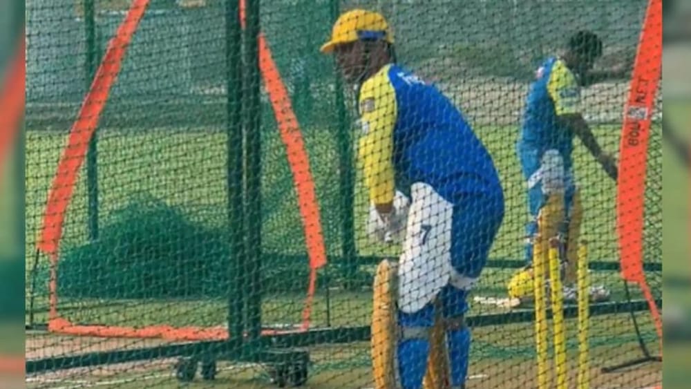 IPL 2026 CSK :  సీఎస్‌కేకు వరుస ఎదురుదెబ్బలు.. ధోనీ రీ-ఎంట్రీ వాయిదా.. మరో స్టార్ బౌలర్ అవుట్