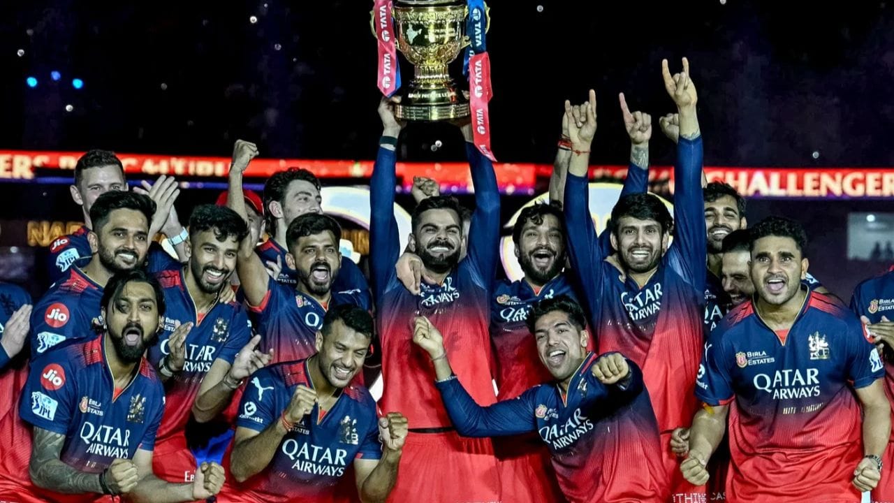 IPL 2026 : డిఫెండింగ్ ఛాంపియన్గా ఆర్సీబీ.. ఈసారి గెలిస్తే రోహిత్, ధోనీల సరసన రజత్ పాటిదార్